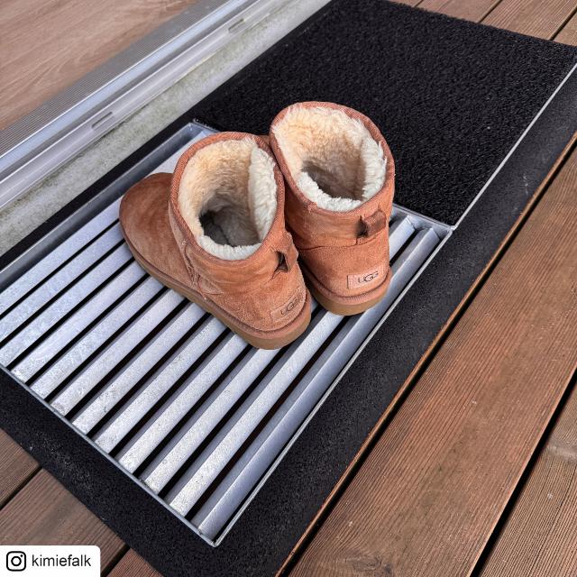 Cubic galler 48x88 cm - Höjd 4 cm - Inkl. svart matta och gummiram