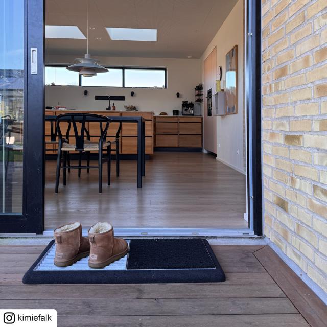 Cubic galler 48x88 cm - Höjd 4 cm - Inkl. svart matta och gummiram