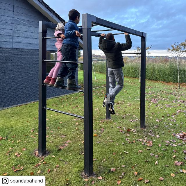 Outdoor Fitness træningsstativ - model 4 - sort m/sorte beslag