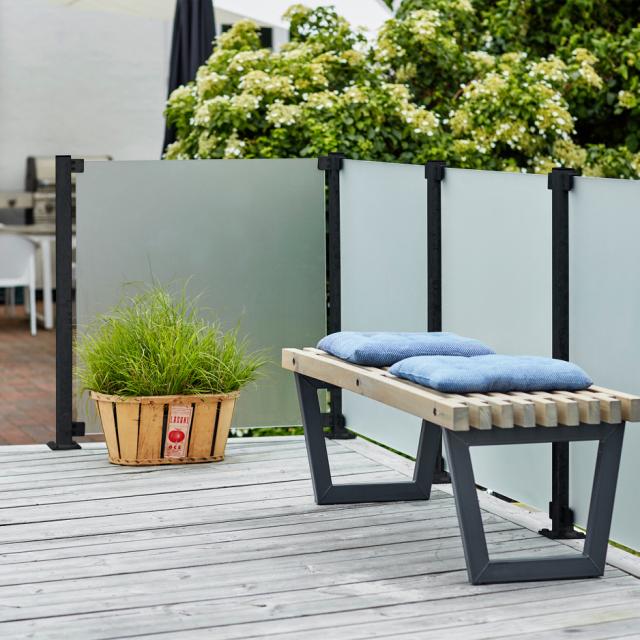 Stålstolpe med fot 4,5×4,5×96 cm - med stolpskydd/bultar