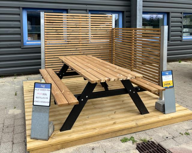 Tokyo hegn ThermoWood®, stålstolper m/fod og bord/bænkesæt ThermoWood®