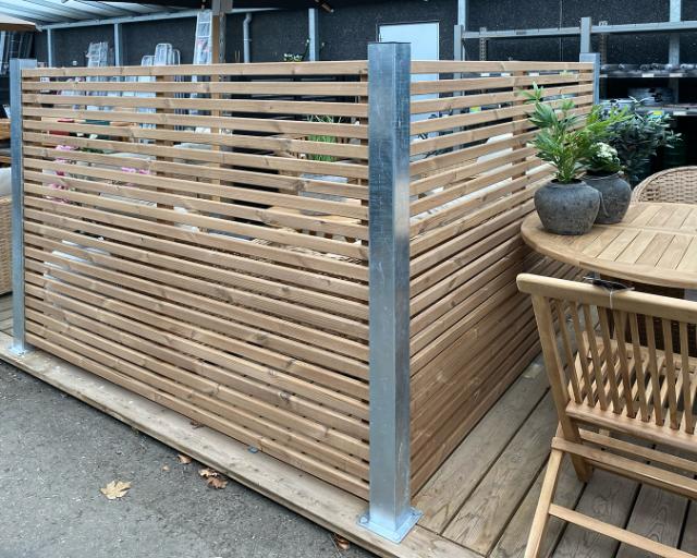 Tokyo hegn i ThermoWood® og stålstolper m/fod