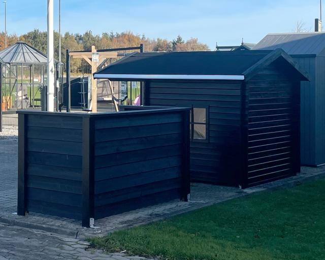 Klink renovationsskjul og legehus m/terrasse