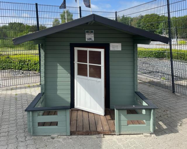 Legehus m/terrasse - front
