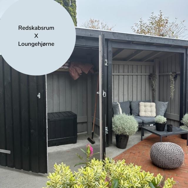 Multihavehus indrettet som redskabsrum og loungehjørne