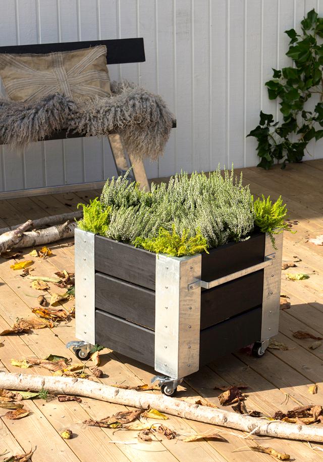 Cubic sort blomsterkasse med hjul