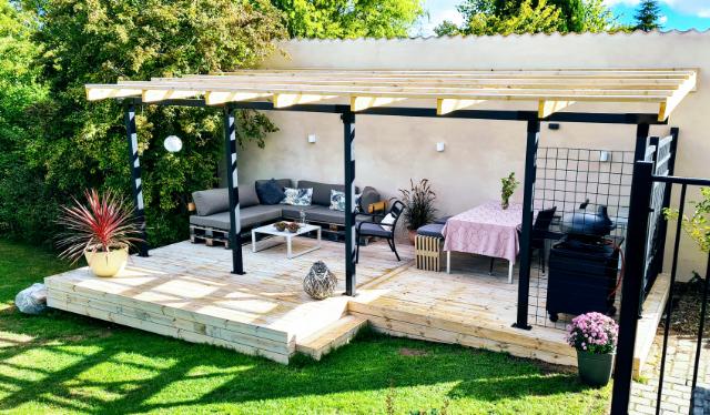 Pergola i haven samlet med Cubic-beslag