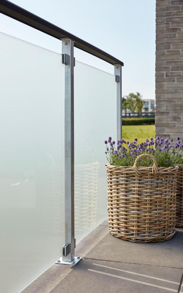 Handlauf für Stahlpfosten in Mahagoni - 199 cm - Schwarz RAL 9005