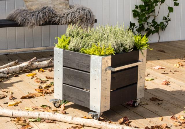 Cubic blomsterkasse m/hjul - 46×50×45 cm - sort