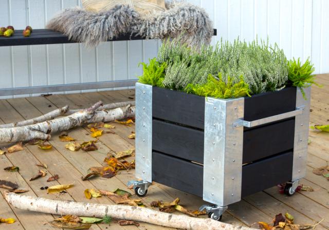 Cubic blomsterkasse m/hjul - 46×50×45 cm - sort