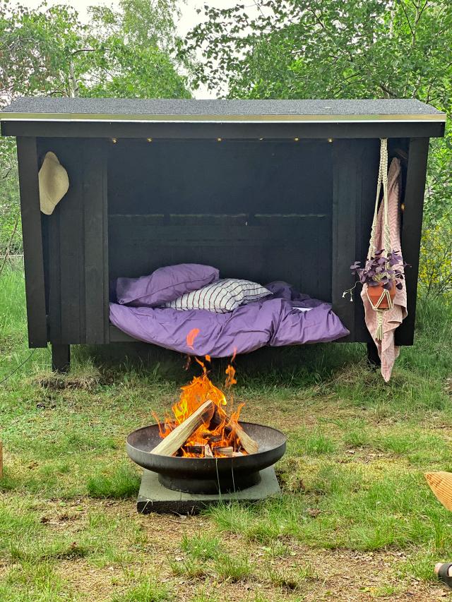 Bålhygge ved sommerhus shelter