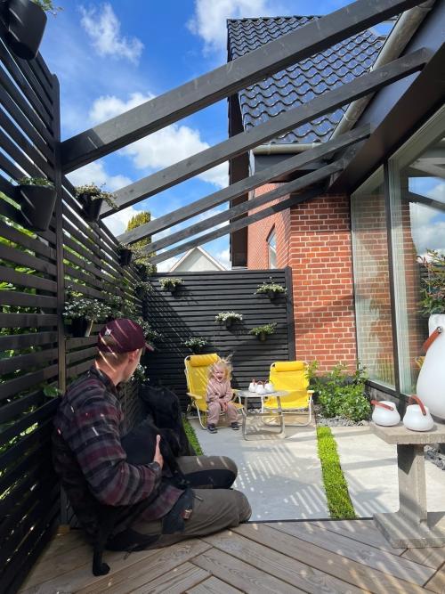 Solrig terrasse og privatliv med Tokyo-hegn
