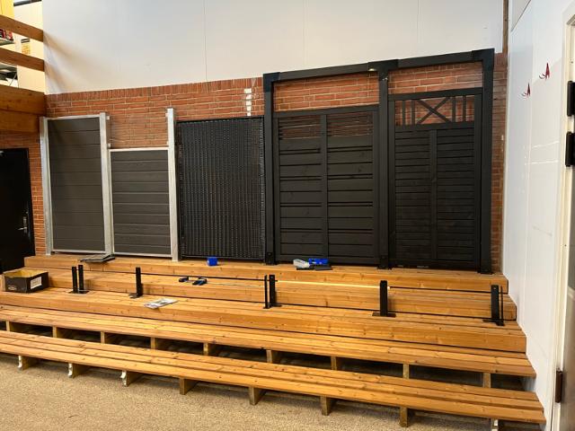 Trappevange 5 trin / Trykimprægneret træ - Futura Komposithegn - Artura Komposithegn m/ klart glas - Stålstolper - Trend Hegn - Silence Hegn - Nostagi Hegn - Omlimede træstolper sorte - Cubic Beslag - U-stolpefod