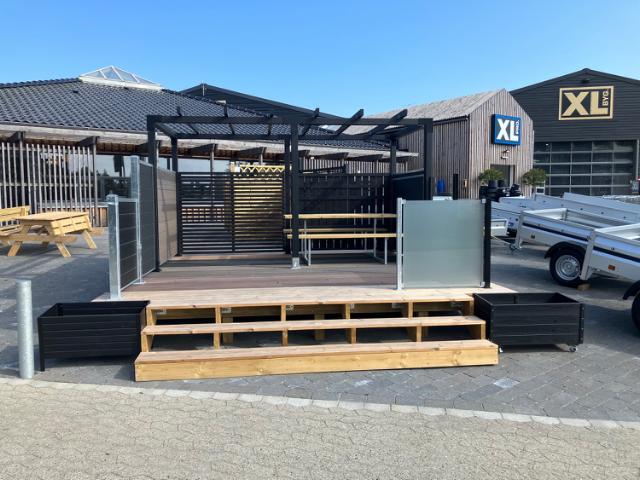Classic Plantekasse - PLUS Plantekasse - Artura Komposithegn - Futura Komposithegn - Tokyo Hegn - Rustik Hegn - Glashegn Frosted - Glashegn Klart - Basic Bord/Bænksæt - Stålstolper - Omlimede træstolper - Cubic Beslag - Cubic Stolpefod