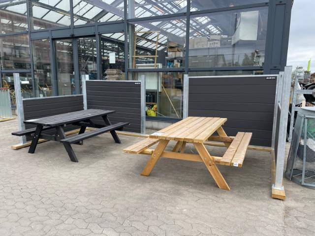 Artura Komposithegn m/klart glas - Futura Komposithegn m/klart glas - Stålstolper til fundament - Bord-/Bænksæt m/opklappelige sæder Sort og Trykimprægneret