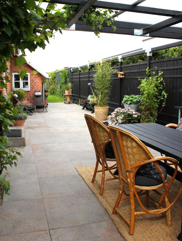 Pergola und Außenküche bei Tina Dalbøge
