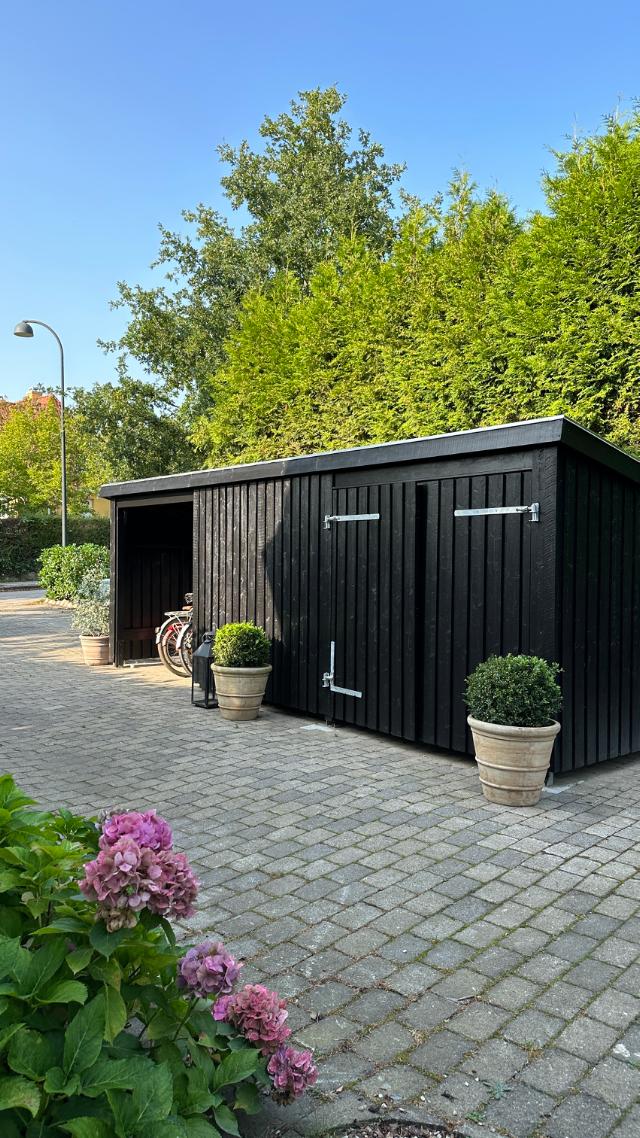Nordic Multi Trädgårdshus 14 m² - 3 moduler med dubbeldörr och stängd/öppen framsida