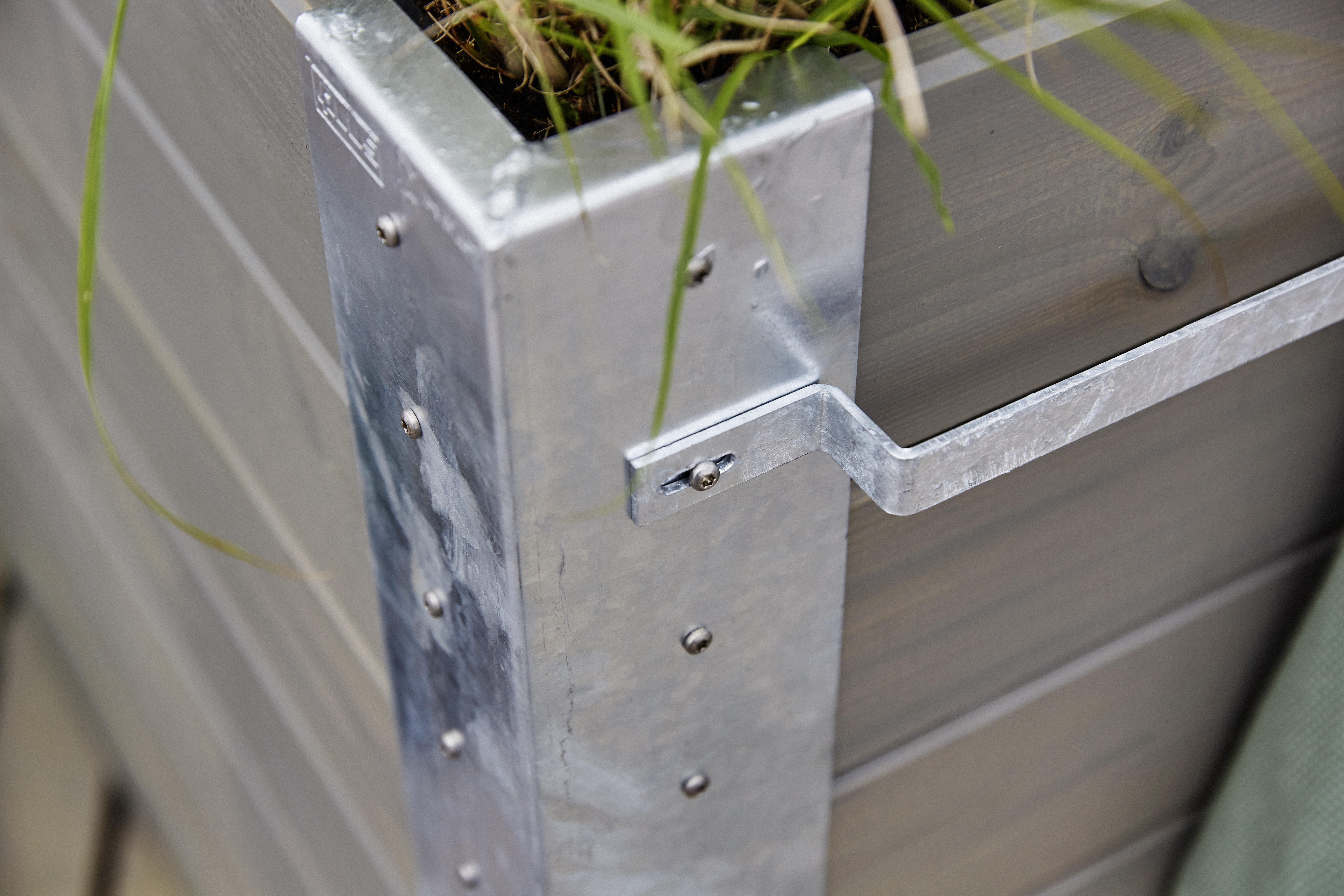 Cubic Blomsterkasse m/hjul - 120×95 cm - Gråbrun