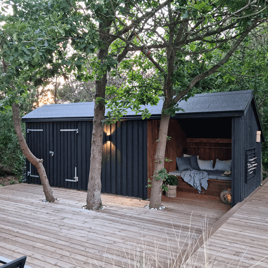 Multi Havehus indrettet som shelter og opbevaring i sommerhus i Blåvand